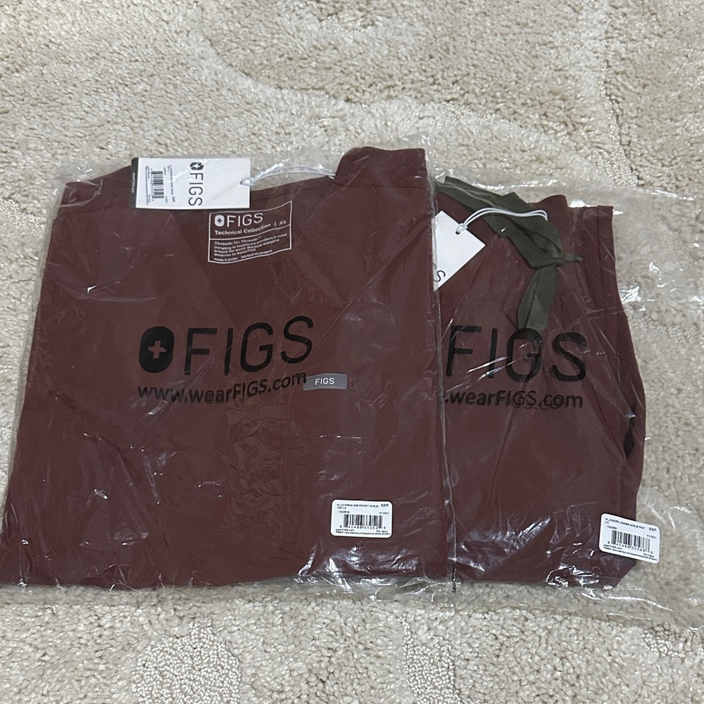 FIGS Scrub Set: Catarina Top/ Zamora Jogger Walnut